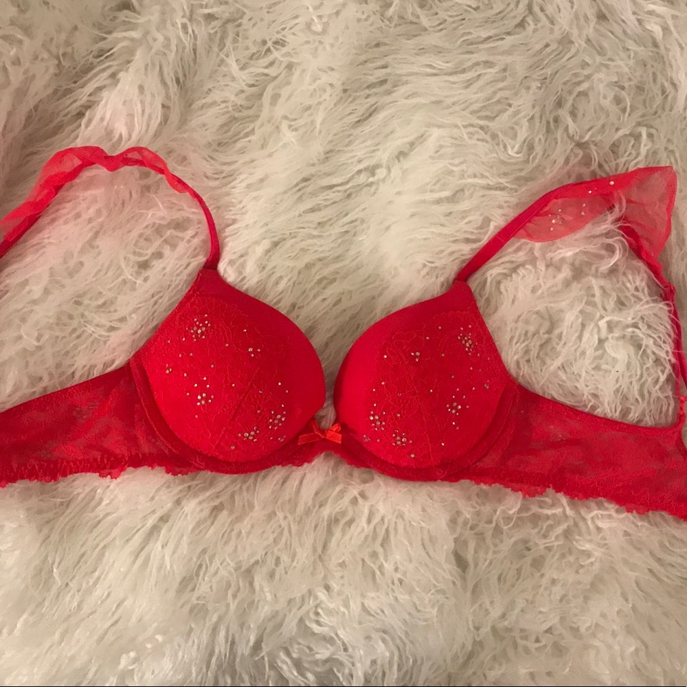 Sexy Reg Lacey Push-up Bra w gorgeous lace detail